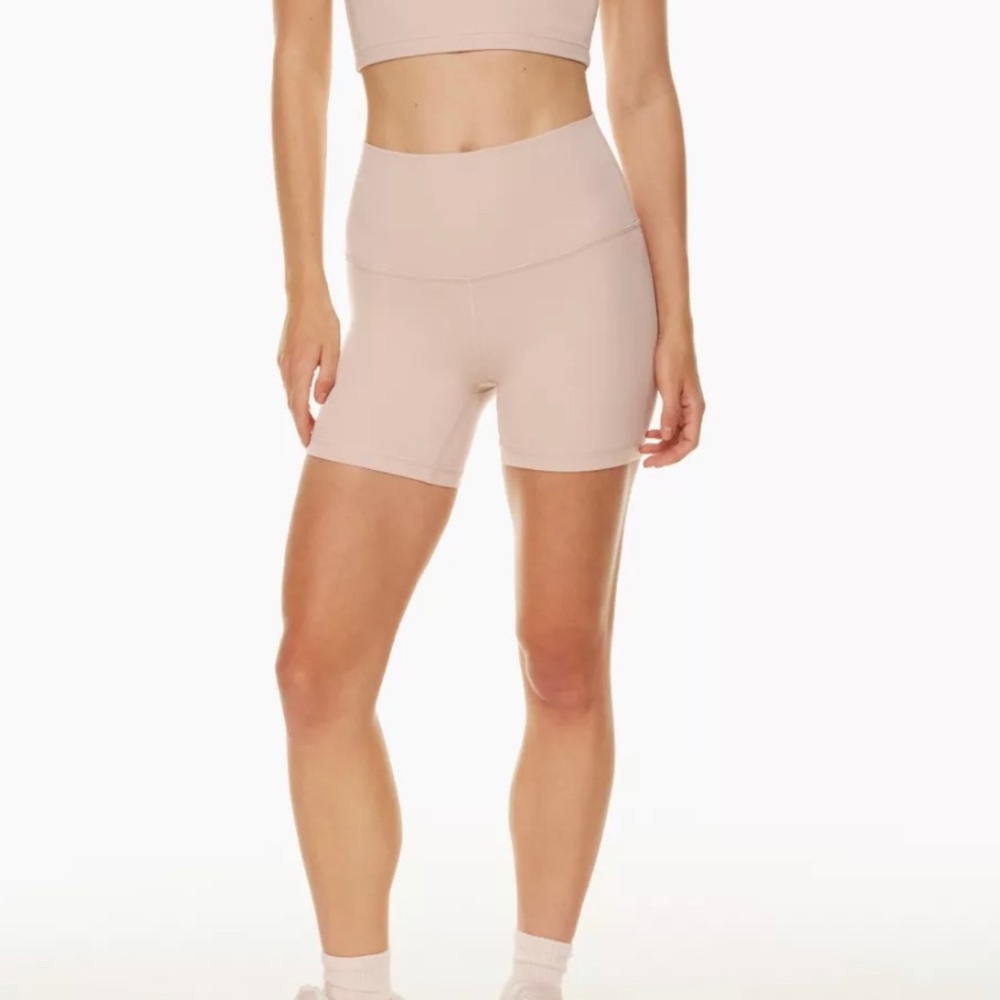 Aritzia TNAction butter 5” shorts